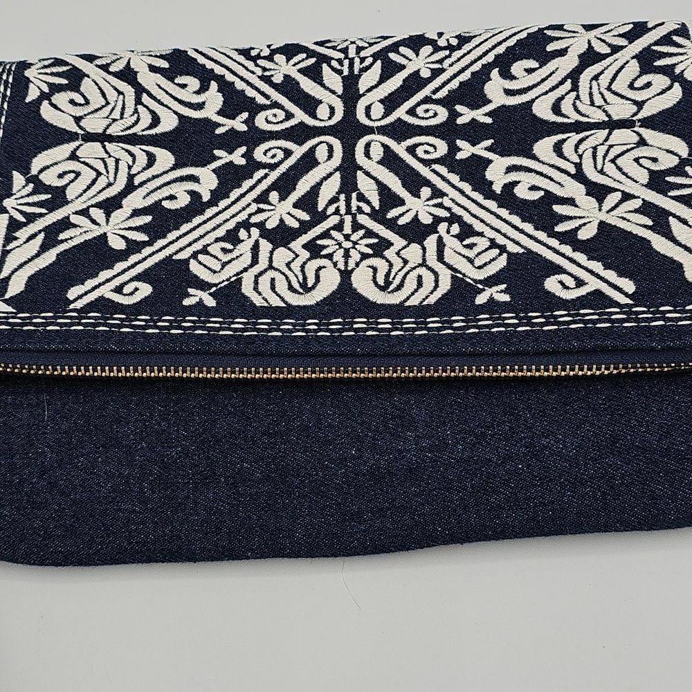 Urban Expressions Blue & White Embroidered Clutch W/Attachable xbody boho, Y2K